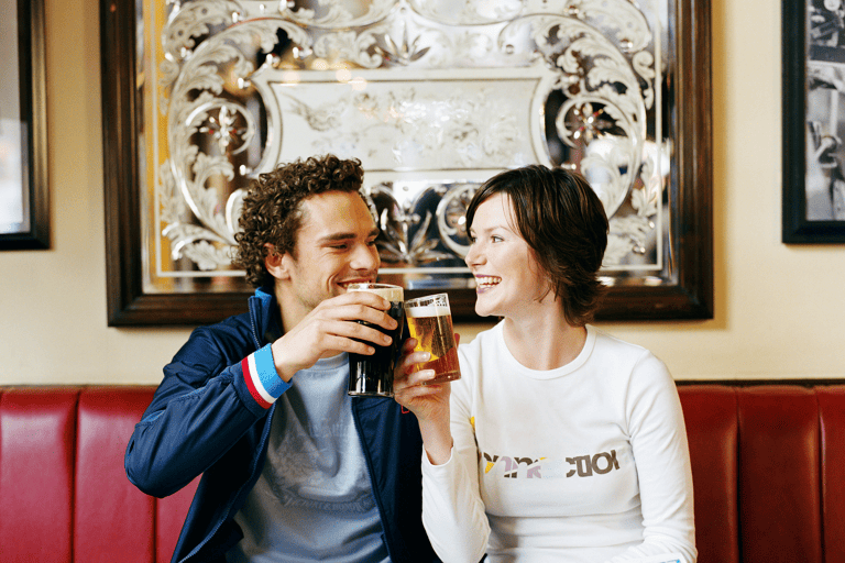 /europe-england-london-pub-couple-drinking-beer