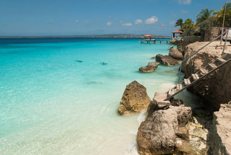 Bonaire-Beach-stairs