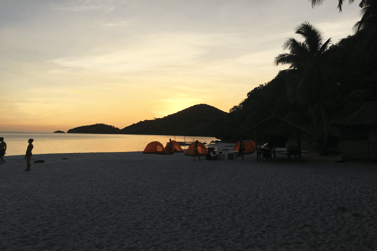 GUESTBLOGGER-ERIK-asia-philipines-beach-tents-2