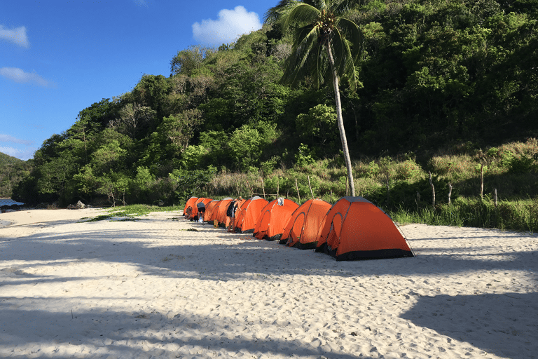 GUESTBLOGGER-ERIK-asia-philipines-beach-tents