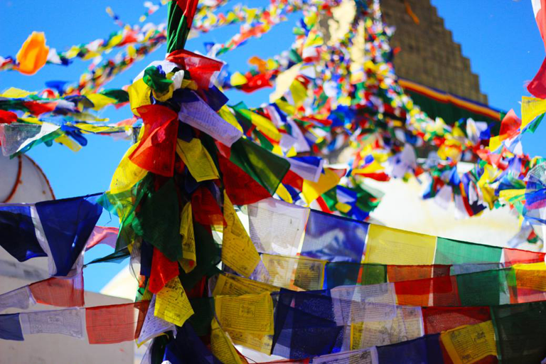 GUESTBLOGGER-WAH-asia-nepal-colorful-flags