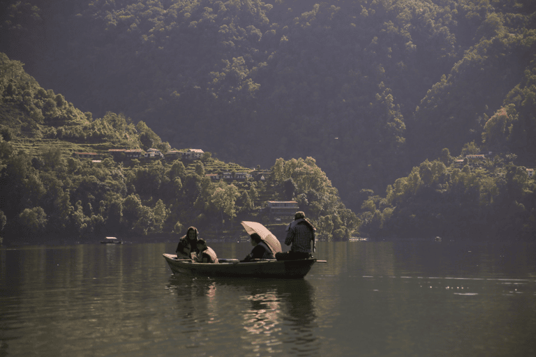 GUESTBLOGGER-WAH-asia-nepal-pokhara-boat