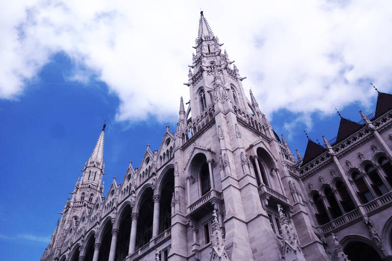 GUESTBLOGGER-WAH-europe-hungary-budapest-church