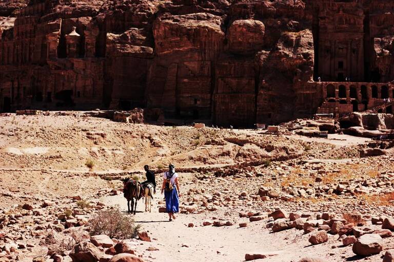 GUESTBLOGGER-WAH-middle-east-jordan-petra-donkey