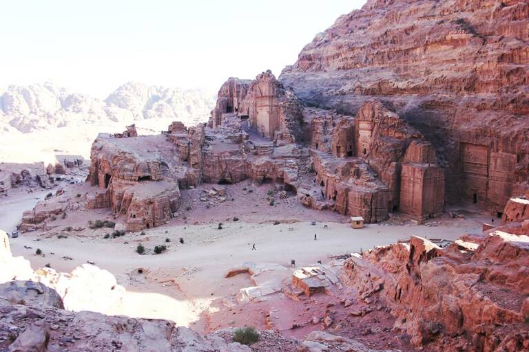 GUESTBLOGGER-WAH-middle-east-jordan-petra-rock