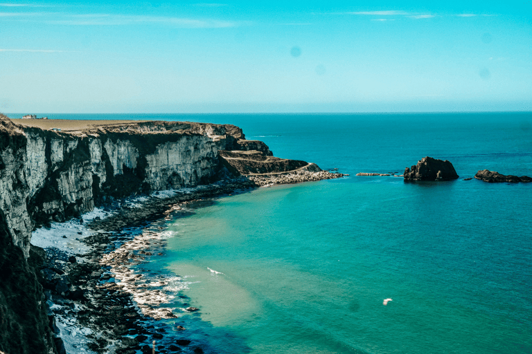 GUESTBLOGGER-WHA-europe-ireland-roadtrip-cliffs