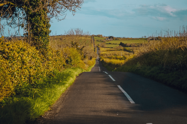 GUESTBLOGGER-WHA-europe-ireland-roadtrip-hills