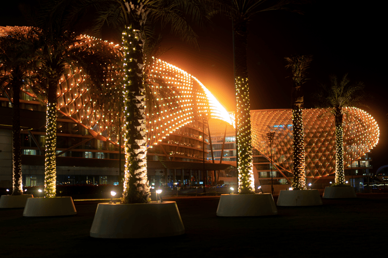 GUESTBLOGGER-middle-east-abu-dhabi-by-night
