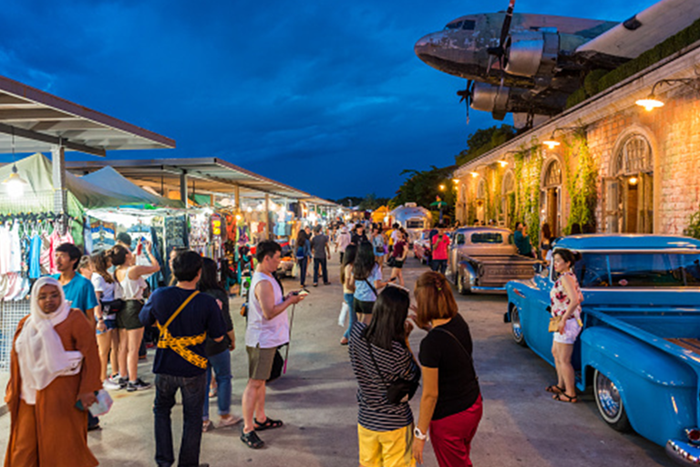 Rot-Fai-Market-Srinakarin