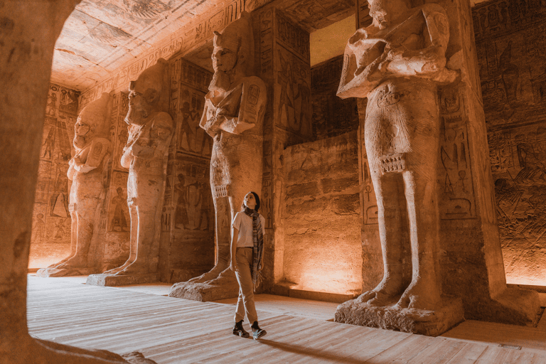 africa-egypt-abu-simbel-temple-girl