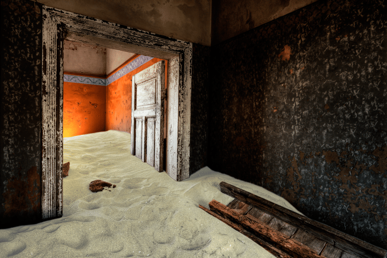 africa-namibia-kolmanskop-sand