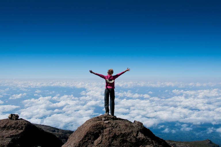 africa-tanzania-kilimanjaro-traveler-above-clouds