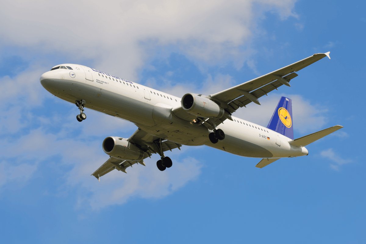 Lufthansa handbagage: afmetingen, gewicht, vloeistoffen & regels (2026)