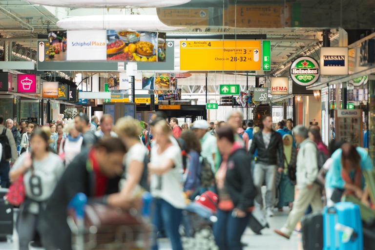 airport-schiphol-crowded-days-people-home