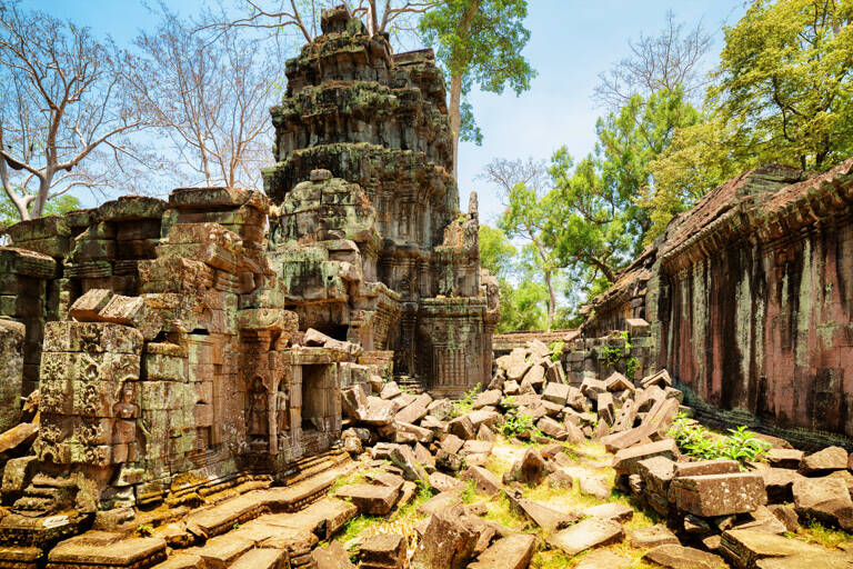 asia-cambodia-angkor-temples-overgrown-ruins