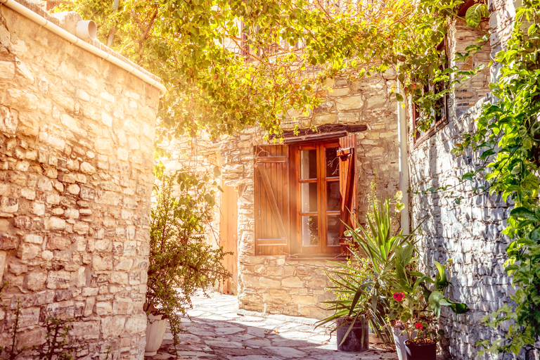 asia-cyprus-larnaca-sunlight-shining