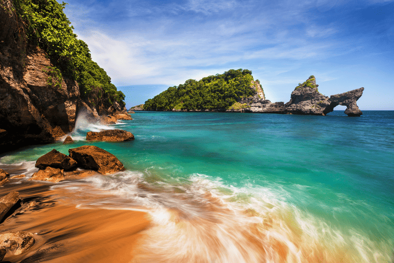 asia-indonesia-nusa-penida-beach-rocks