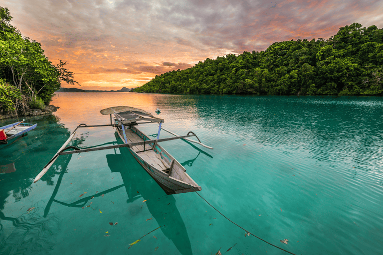 asia-indonesia-taigun-island-boat-river-sunrise