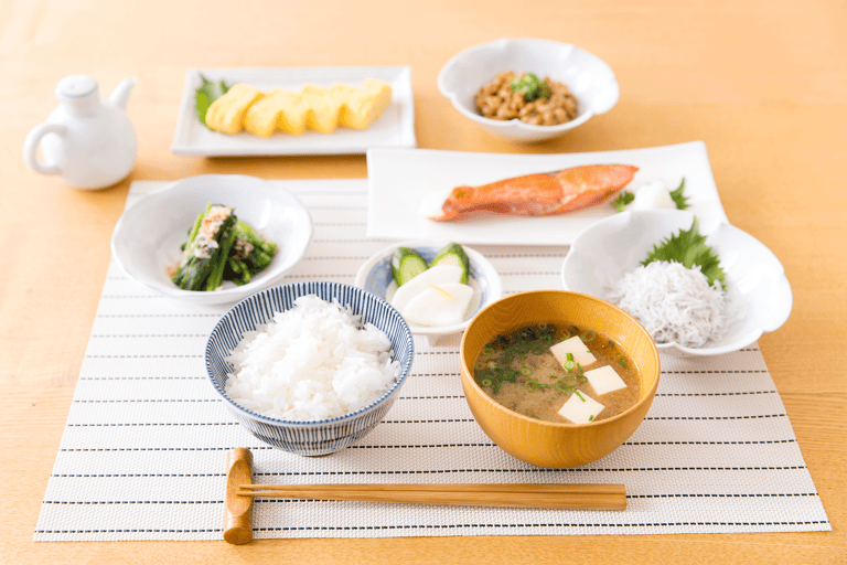 asia-japan-typical-breakfast