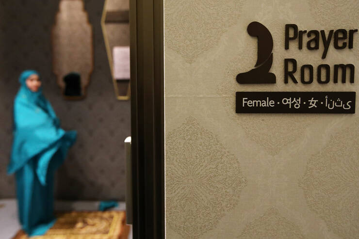 asia-korea-seoul-lotte-prayer-room