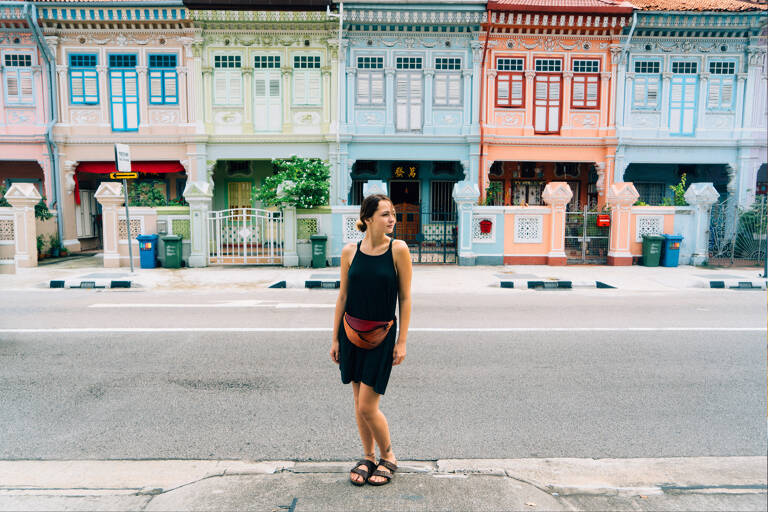 asia-singapore-woman-tourist