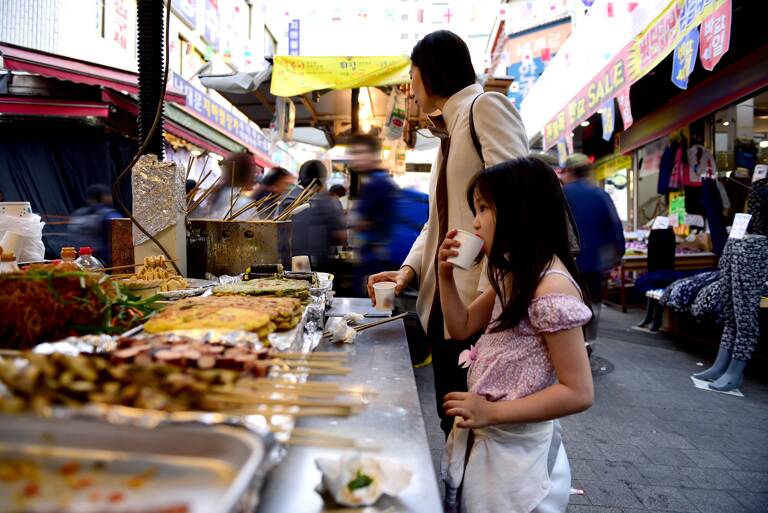asia-south-korea-seoul-market-girl-kid