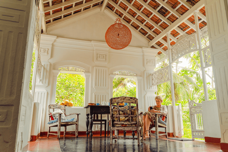 asia-sri-lanka-tea-plantages-estate-inside-woman-sitting