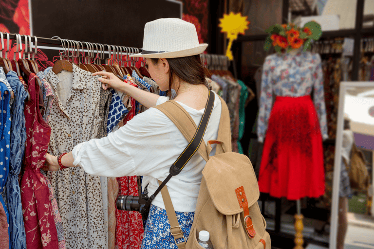 asia-thailand-bangkok-chatuchak-market-shopping
