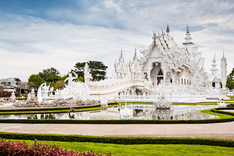 asia-thailand-chiang-rai-wat-rong-khun-temple