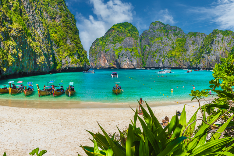 asia-thailand-maya-bay-beach-boats