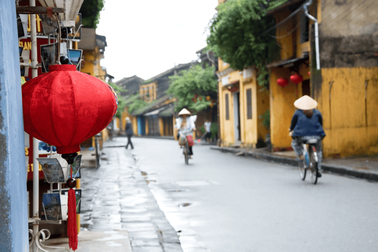 asia-vietnam-ho-chi-minh-city-biking-old-street