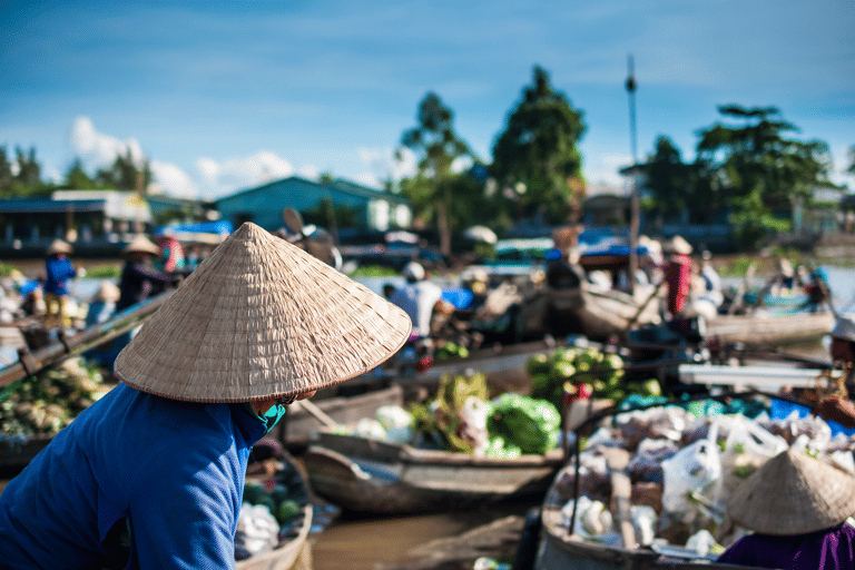 asia-vietnam-mekong-phong-dien-floating-market