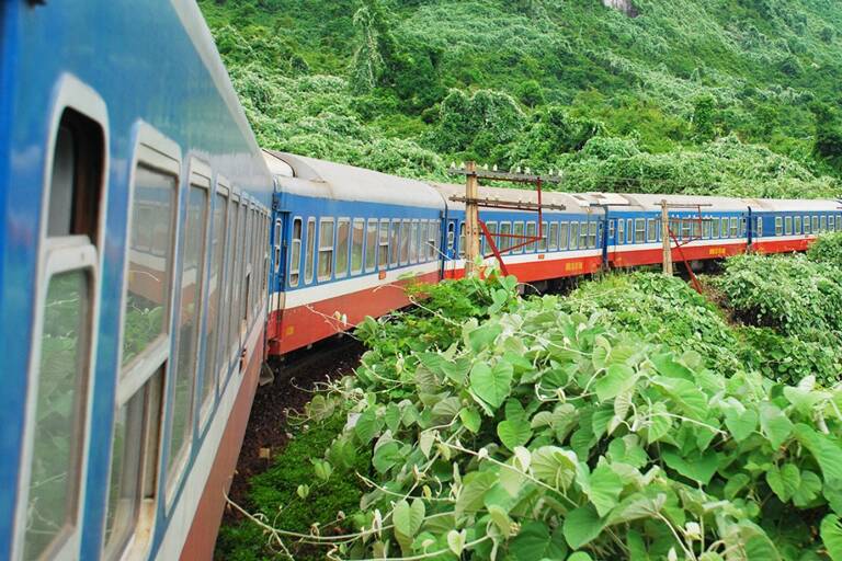 asia-vietnam-reunification-express-train-BLOG