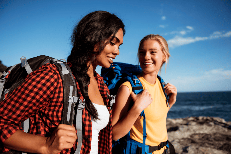 backpacking-friends-water