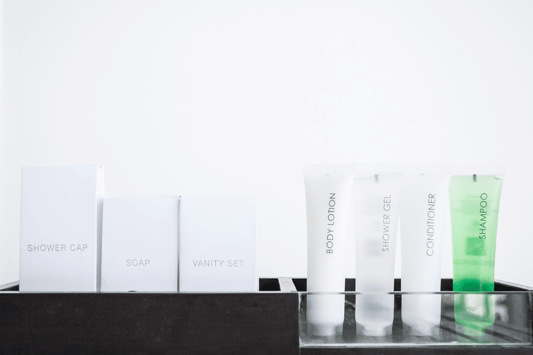 blog-hotel-room-bathroom-amenities-free