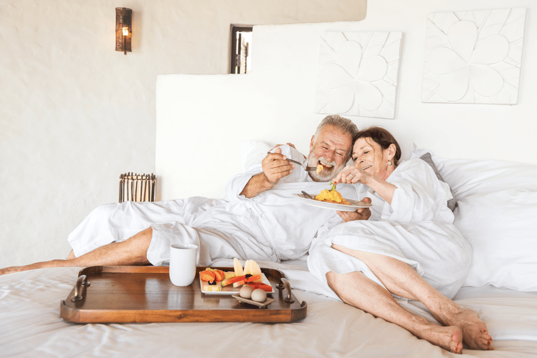blog-hotel-room-older-couple-breakfast-bed