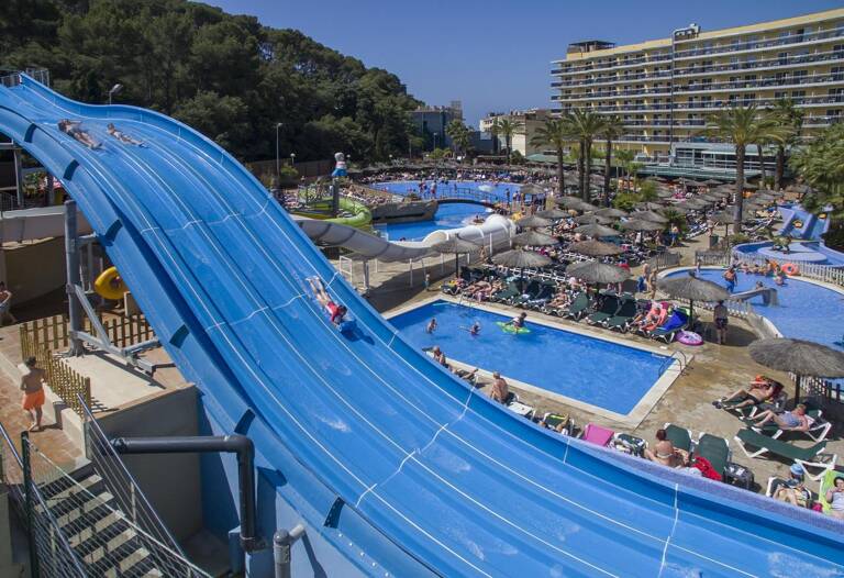 blog-hotels-new-year-resolutions-spain-rosamar-garden-resort-pool