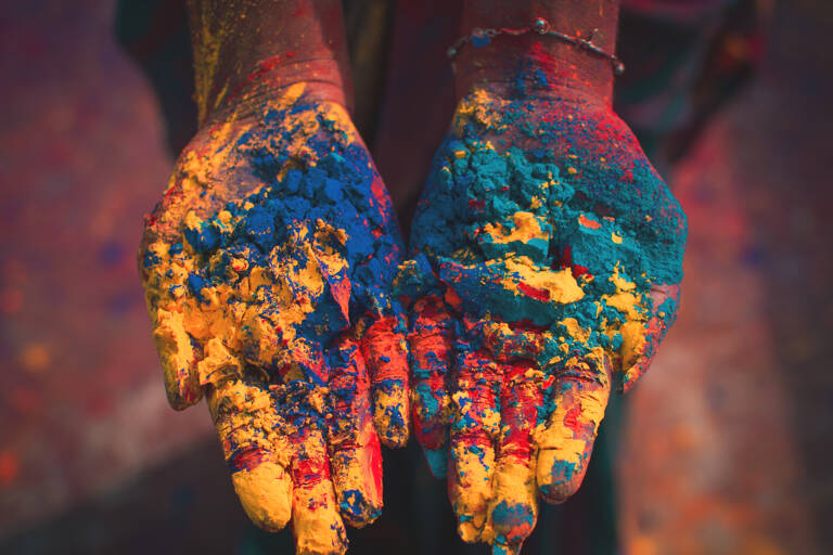 blogUK-india-delhi-holi-colors