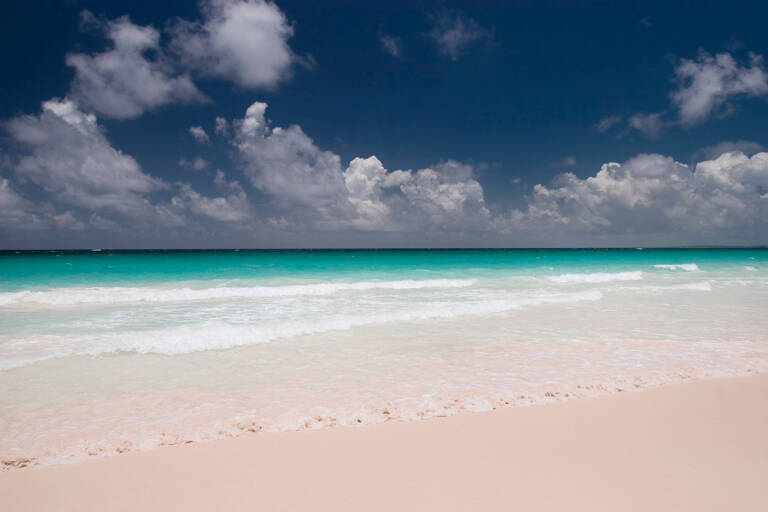 caribbean-bahamas-pink-sand-beach