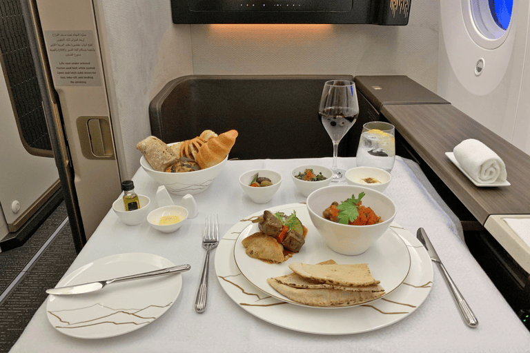 ctsg-blog-dining-omanair-credits-thepointsguy