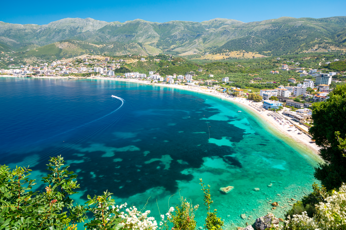 Albanië Vakantie 2026: water zo blauw als in Griekenland, voor de helft van de prijs