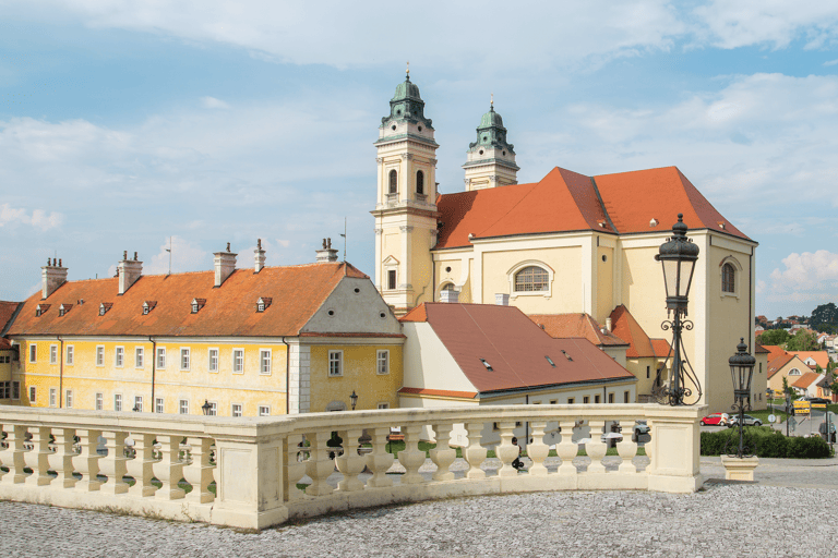 europe-czech-republic-castle-valtice