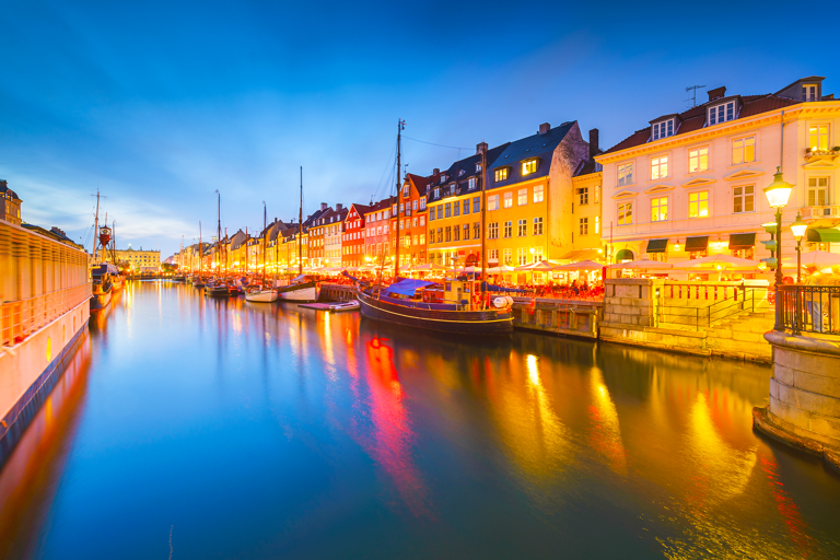 europe-denmark-copenhagen-nyhavn-at-night