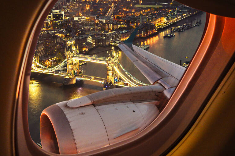 europe-england-london-plane-view-skyline-night