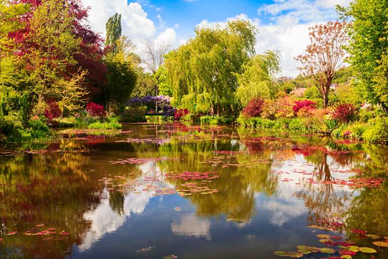 europe-france-giverny-pond-lilies