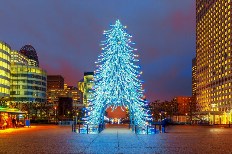 europe-france-paris-christmas-tree