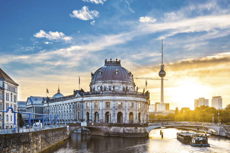 europe-germany-berlin-cityview-water-flipped