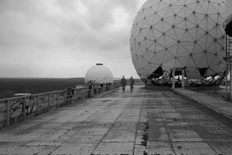 europe-germany-berlin-teufelsberg-lost-places-black-and-white