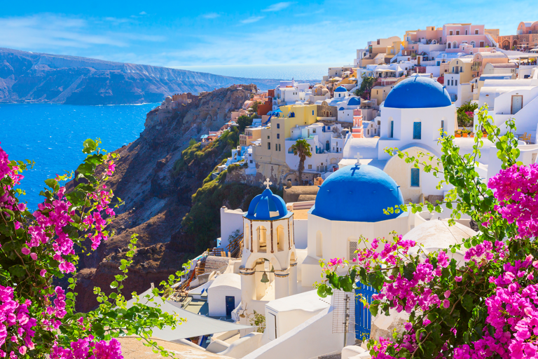 europe-greece-santorini-oia-town-white-houses-churches-over-caldera