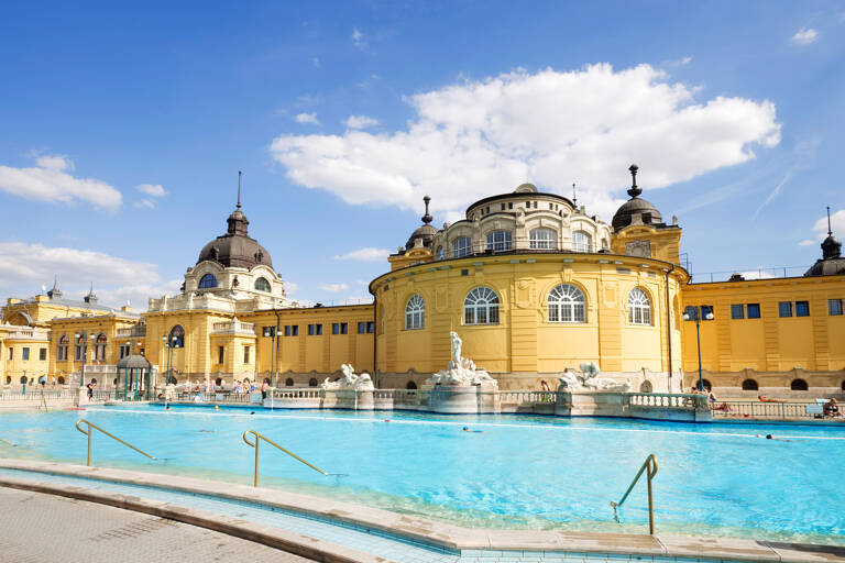 europe-hungary-budapest-szechenyi-thermal-bath